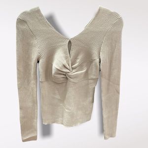 Icon apparel NWT medium cable knit beige sweater “basics”